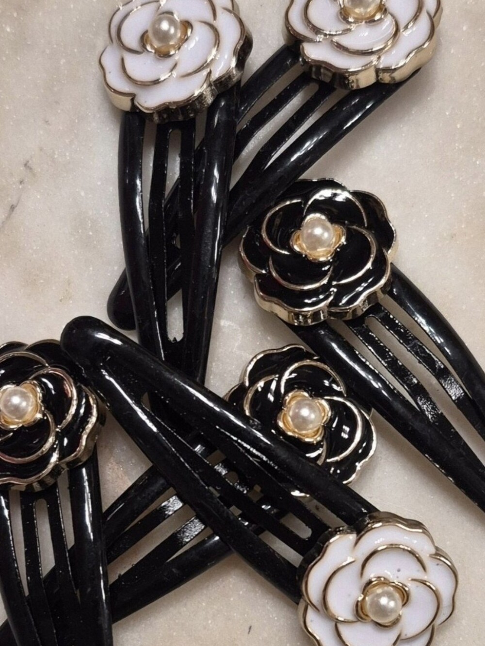Floral/pearl hair clips (4)